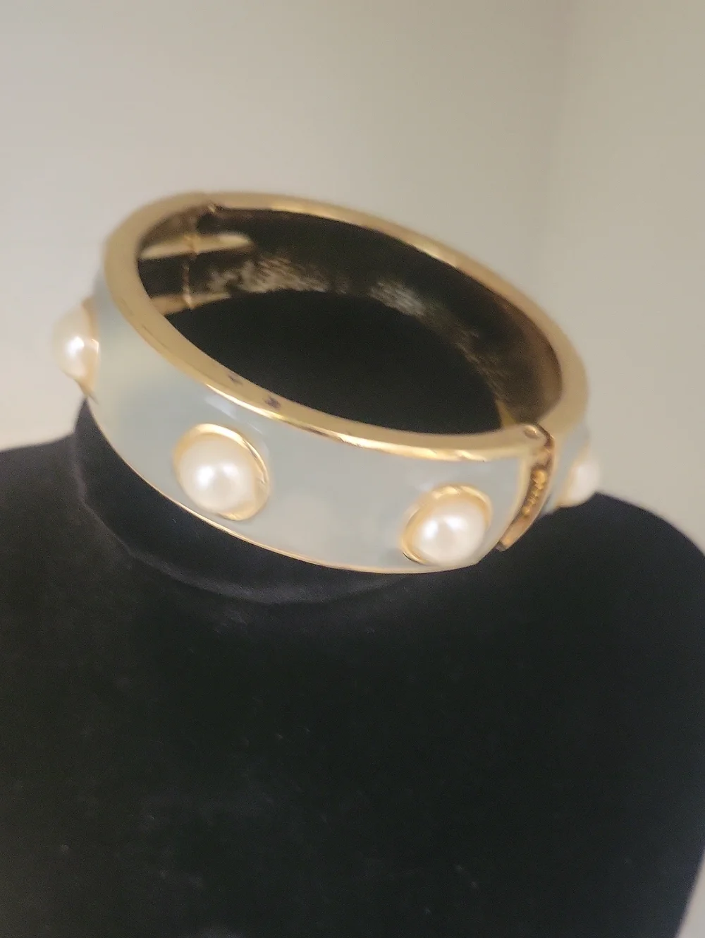 Faux Pearl-Accent Green Enamel Gold-Tone Spring Hinge Bangle Bracelet